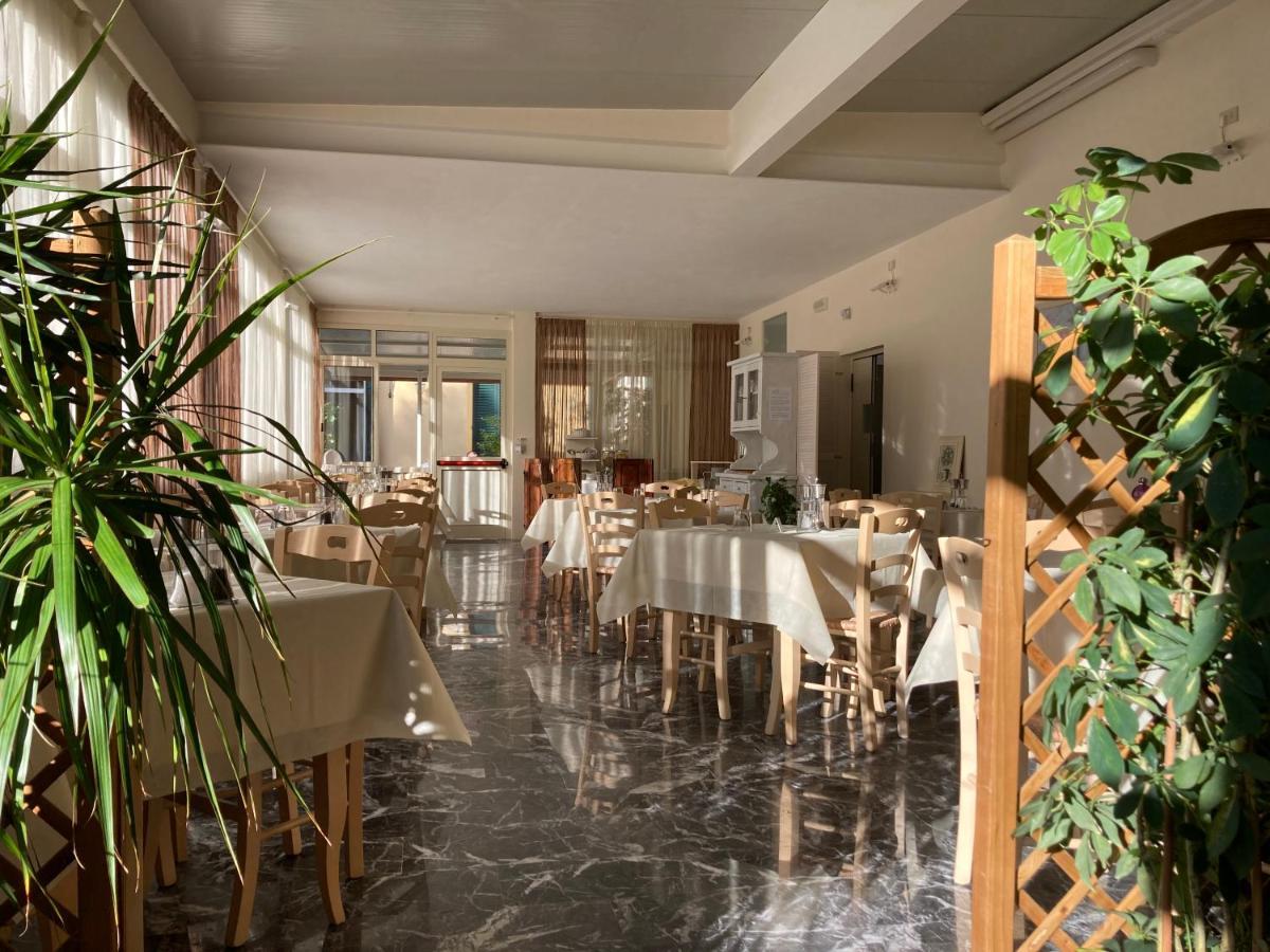 Hotel Verdesolemare マリーナ・ディ・ピエトラサンタ エクステリア 写真
