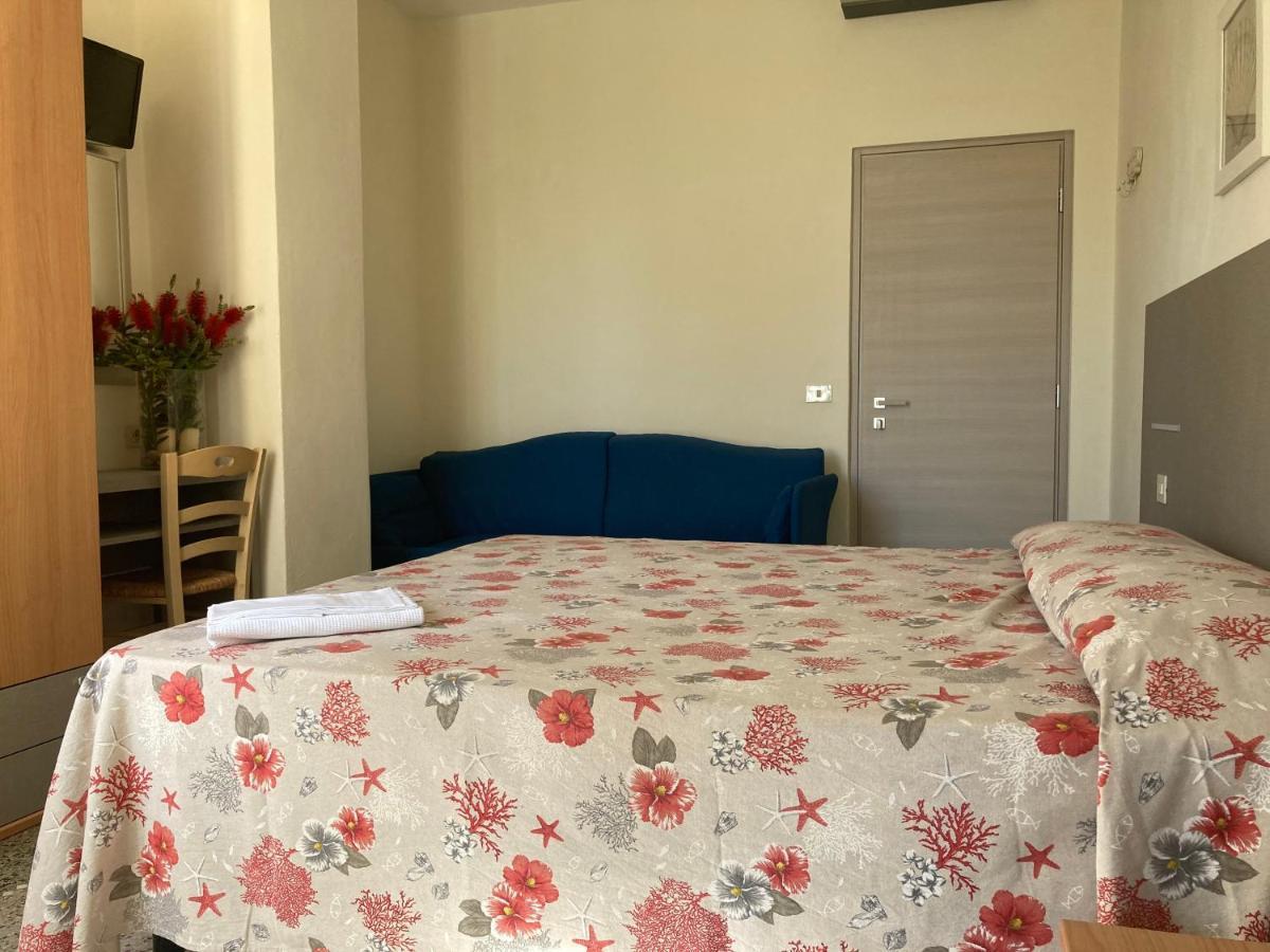 Hotel Verdesolemare マリーナ・ディ・ピエトラサンタ エクステリア 写真