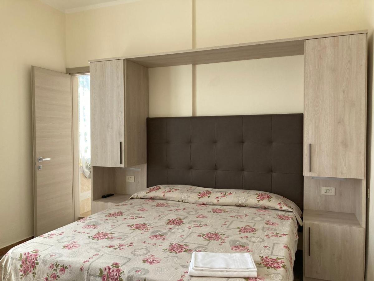 Hotel Verdesolemare マリーナ・ディ・ピエトラサンタ エクステリア 写真