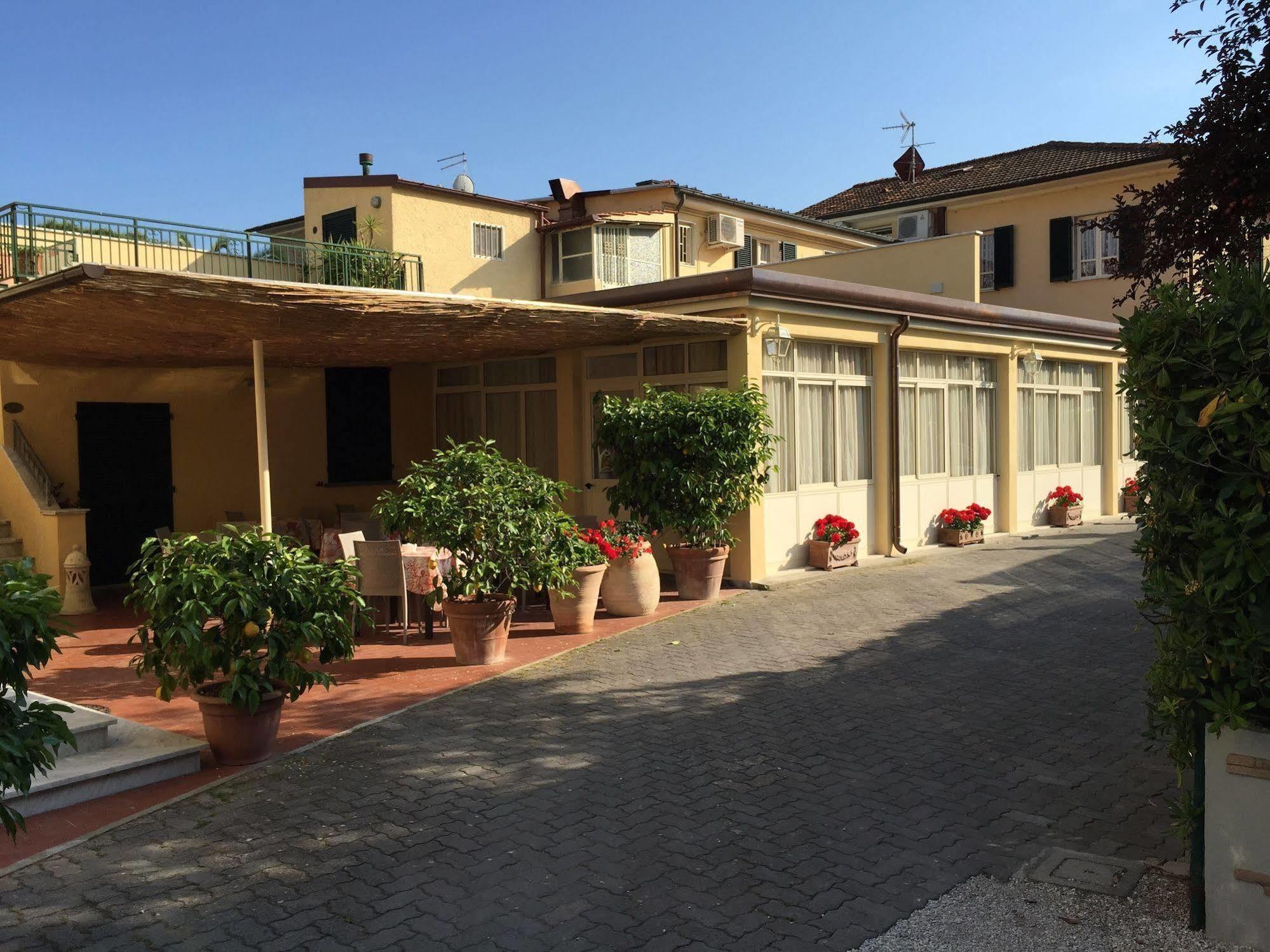 Hotel Verdesolemare マリーナ・ディ・ピエトラサンタ エクステリア 写真